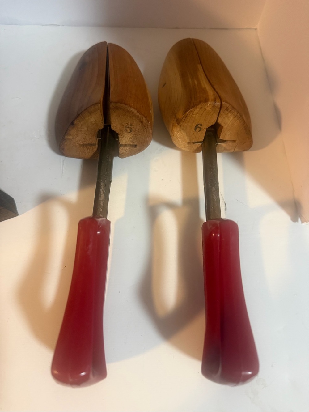 Vintage Kiwi Oak Shoe Server with vintage Red-Handled Cedar Shoe Trees - Picture 4 of 11
